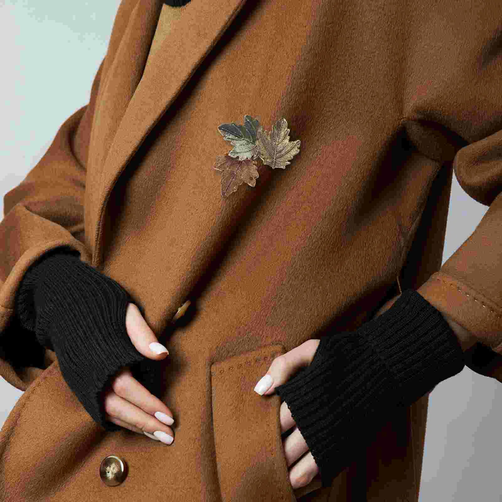 

Hats Leaf Brooch Pin with Design Pearlescent Stylish Clip for Clothes & Men and Women