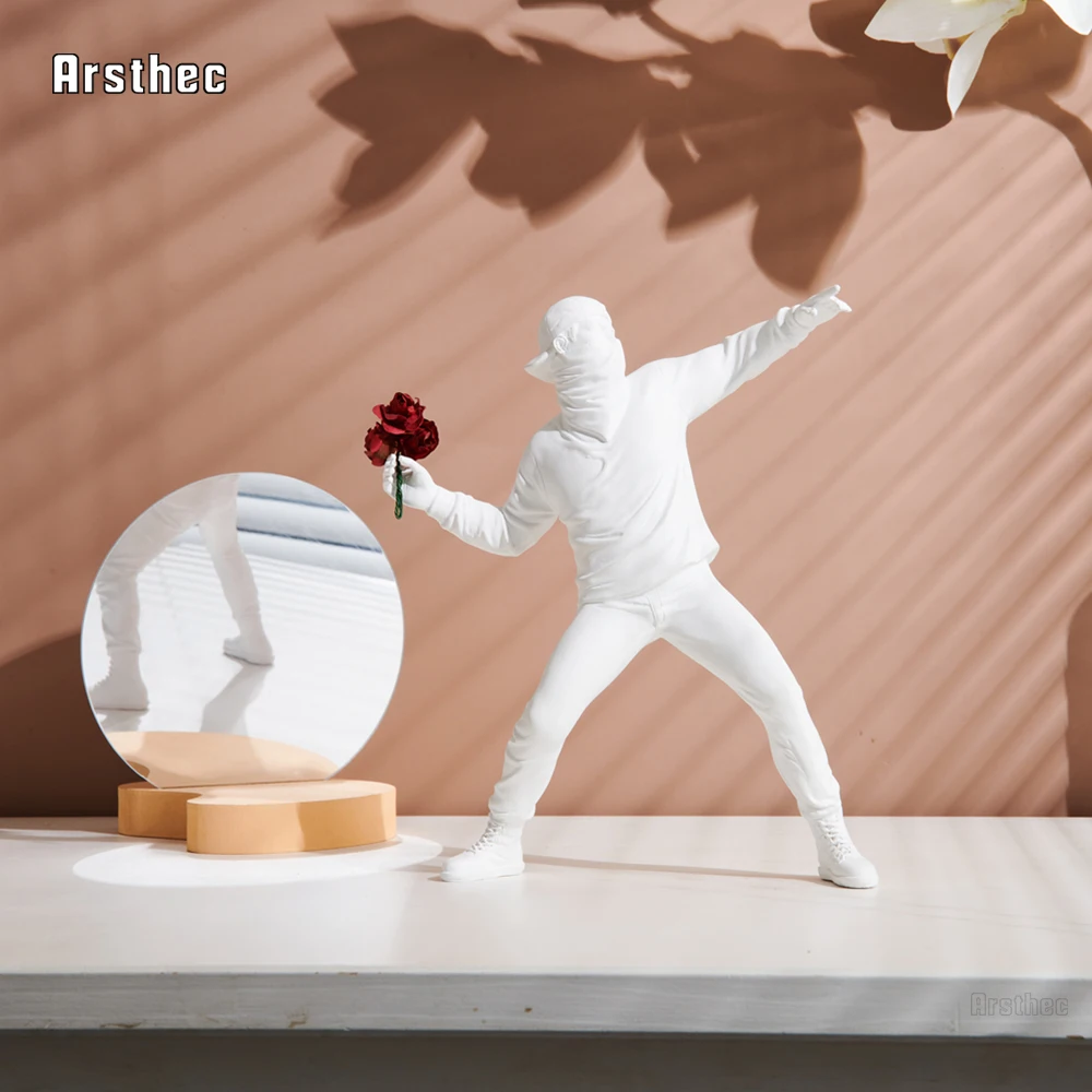 Statua Di Banksy Che Lancia Fiori In Resina | Scultura Artistica Da Collezione | Regalo Creativo - Foto 7