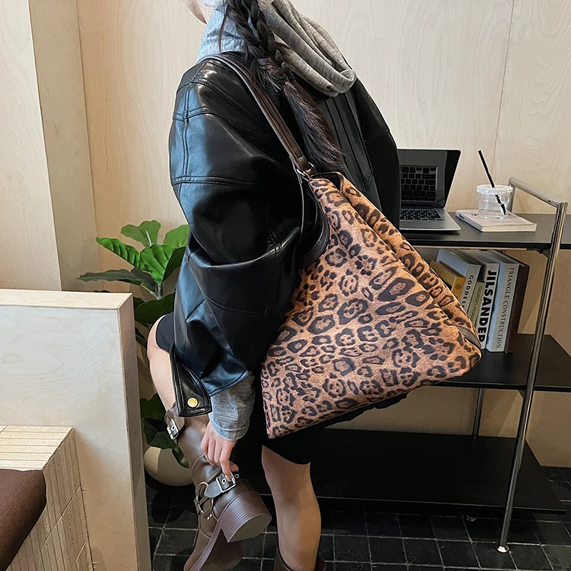Retro Faux Suede Crossbody Bag Large Casual Commuter Bag Cheetah Leopard Print Shoulder Bag for Women Work Daily Shopping Dating