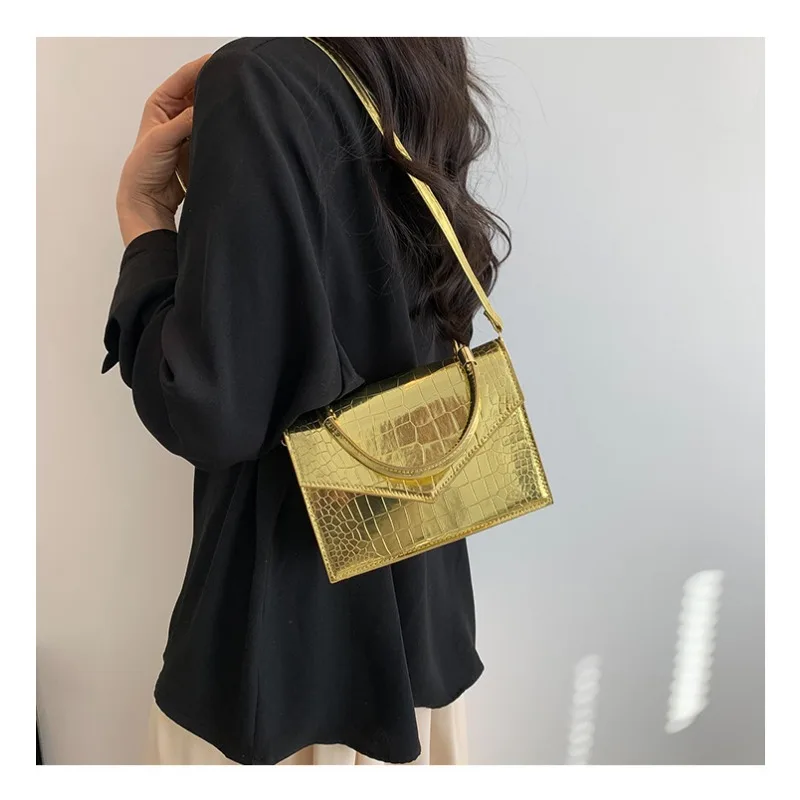 Рисунок 4 - Маленькая Яркая модная сумка через плечо