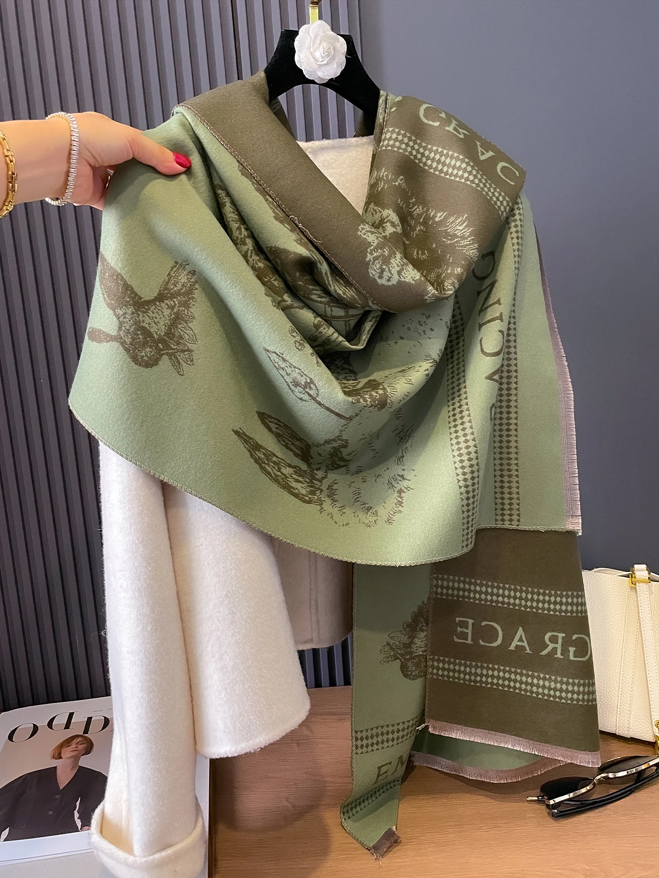 2024 Latest Design Winter Two-Sided Jacquard Cashmere Scarves High Quality Women Thicken Wrap Shawl Ladies Wool Pashmina Scarf