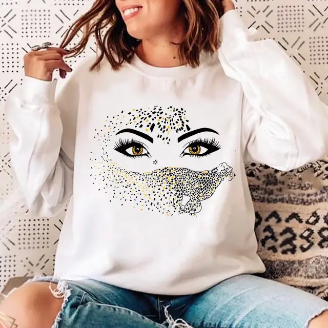 Blusa com Capuz Estampada de Cílios
