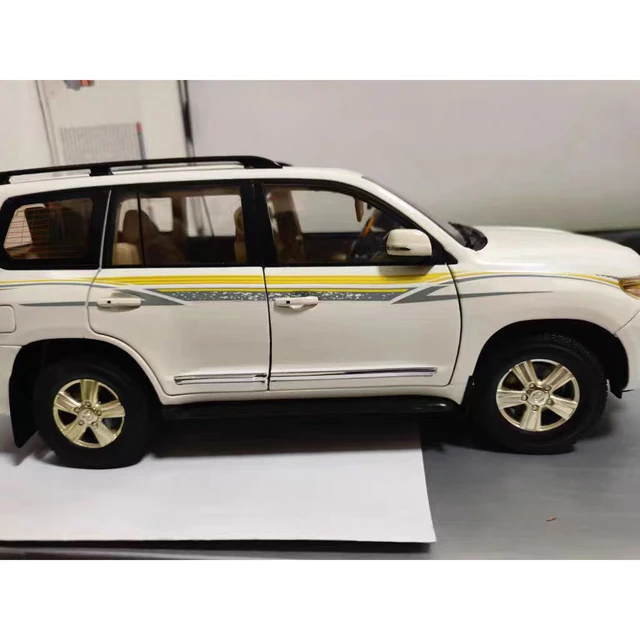 TOYOTA LAND CRUISER 200 1/18スケール ミニカー 1/18 Toyota Land Cruiser GXR LC200 (White) RHD Diecast Car