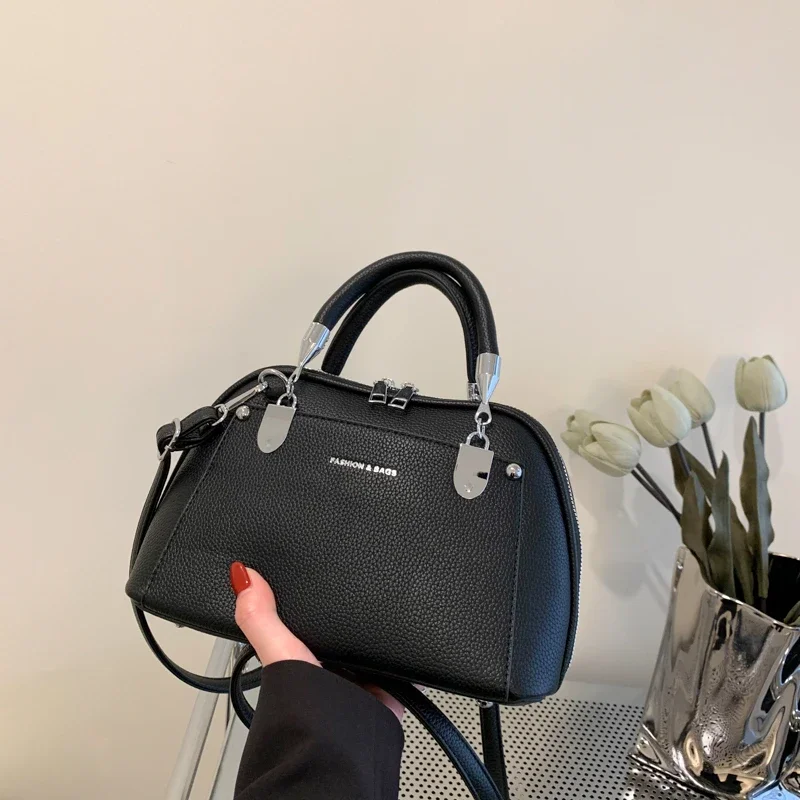 thumbnail image 1 of Bolso de mano de moda decorado con chapa de metal y costura de PU sólido con patrón de lichi, bolso de hombro de alta calidad, gran oferta 2024, bolsos para mujer, 1 of 4