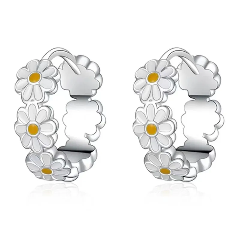 Silver Color Tiny Daisy Flower Hoop Earrings for Women Floral Shape Huggie Ear Wedding Party Jewelry Girls Present