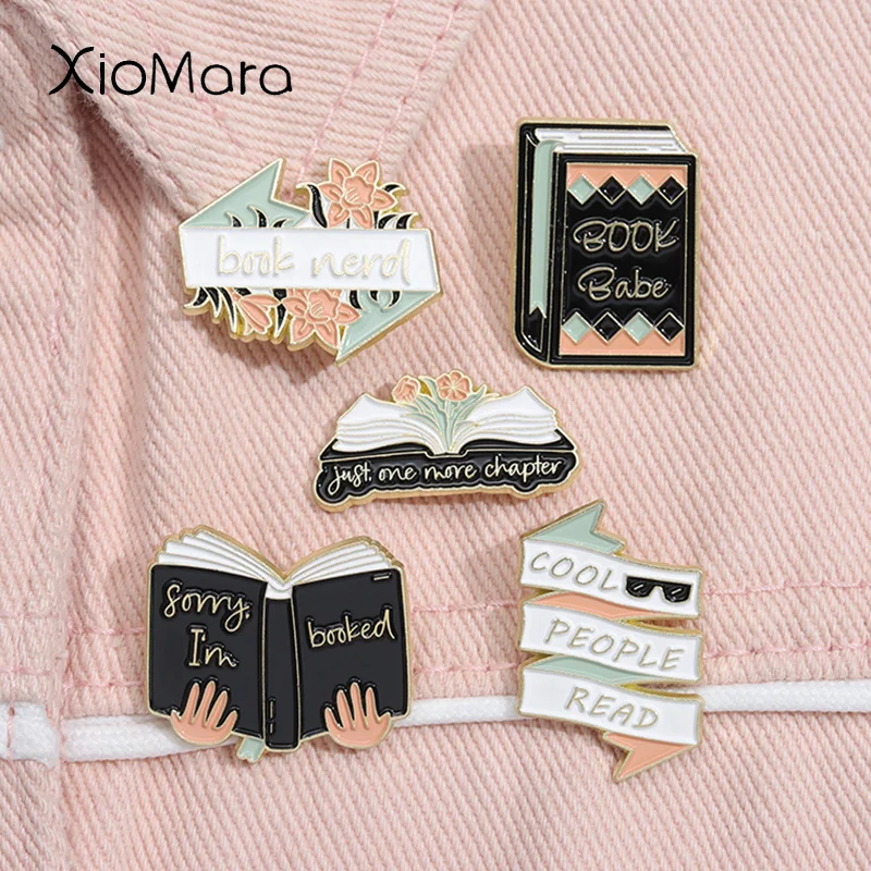 Simpatico Libro Smalto Pin Personalizzato Solo Un Altro Capitolo Libro Babe Cool People Leggi Spilla Distintivo Zaino Bavero Per Gli Amanti Della Lett