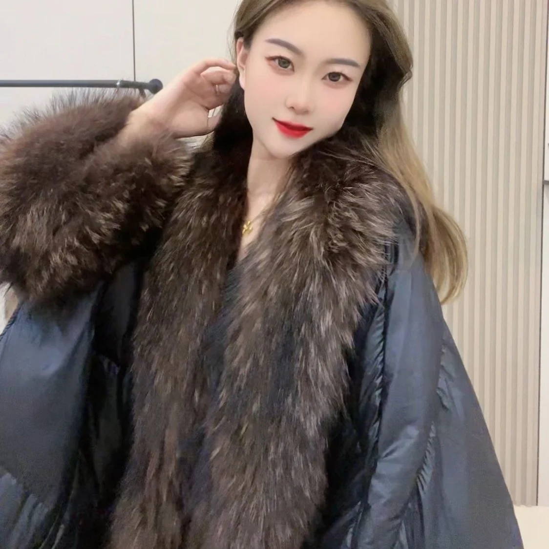 Raccoon Fur Collar Down Jacket Women 2024 Winter New High-End Fashion Mid-Length Cape Loose Long Sleeve Elegant Warm Coats