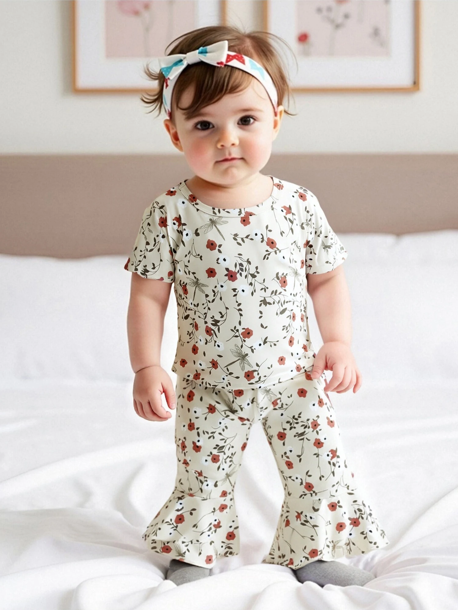 Girls Summer Outfits Adorable Floral Print Short-Sleeve Top and Elastic Flare Pants Set for a Stylish Look Perfect 2-Piece 3
