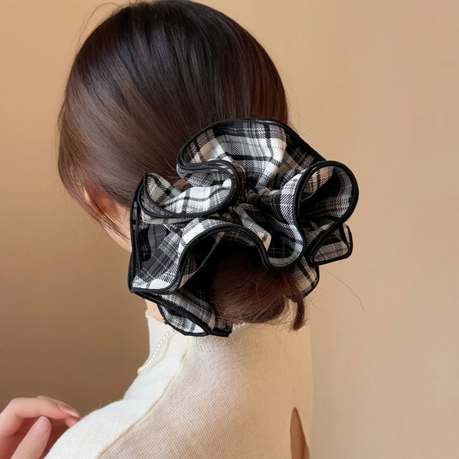1PC  Black and White Plaid Ruffled Scrunchie, Fashionable Hair Accessory for Women, Cute Hair Tie for Daily Wear