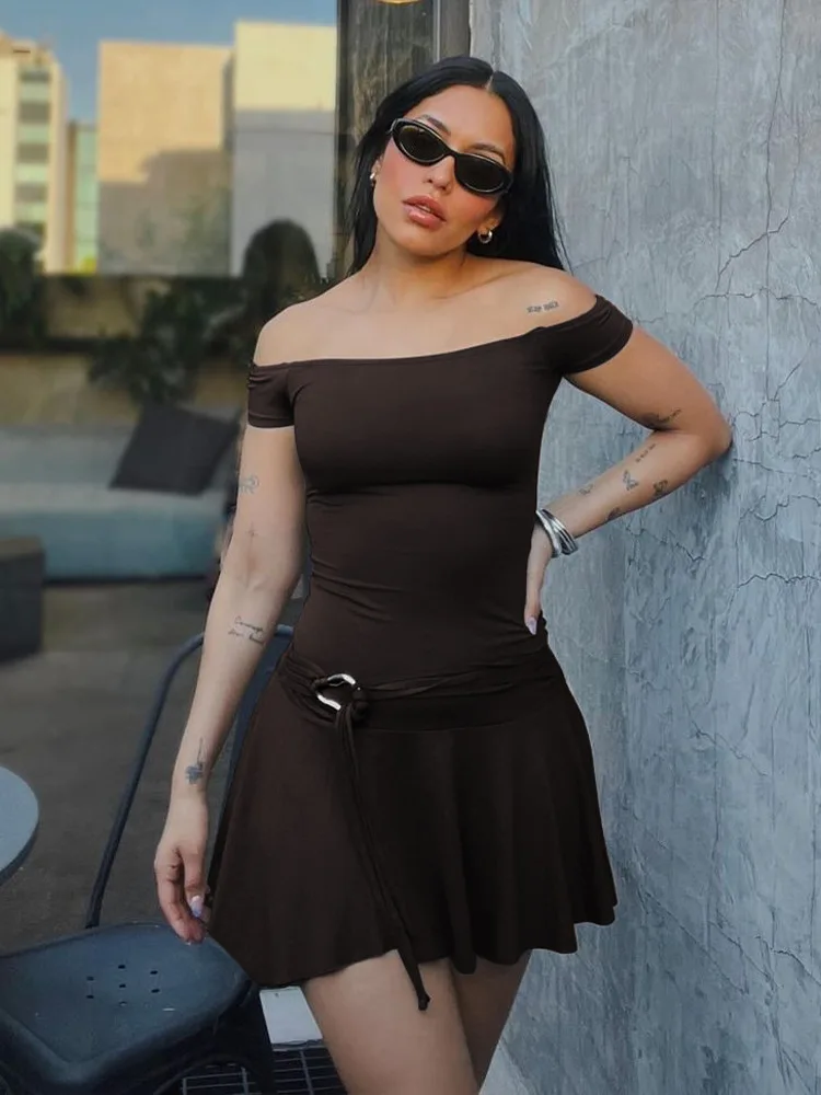 Vestido mini sexy sin mangas con hombros descubiertos y sin tirantes para mujer, con volantes en los bordes, ajustado con cinturón, para fiesta y club.