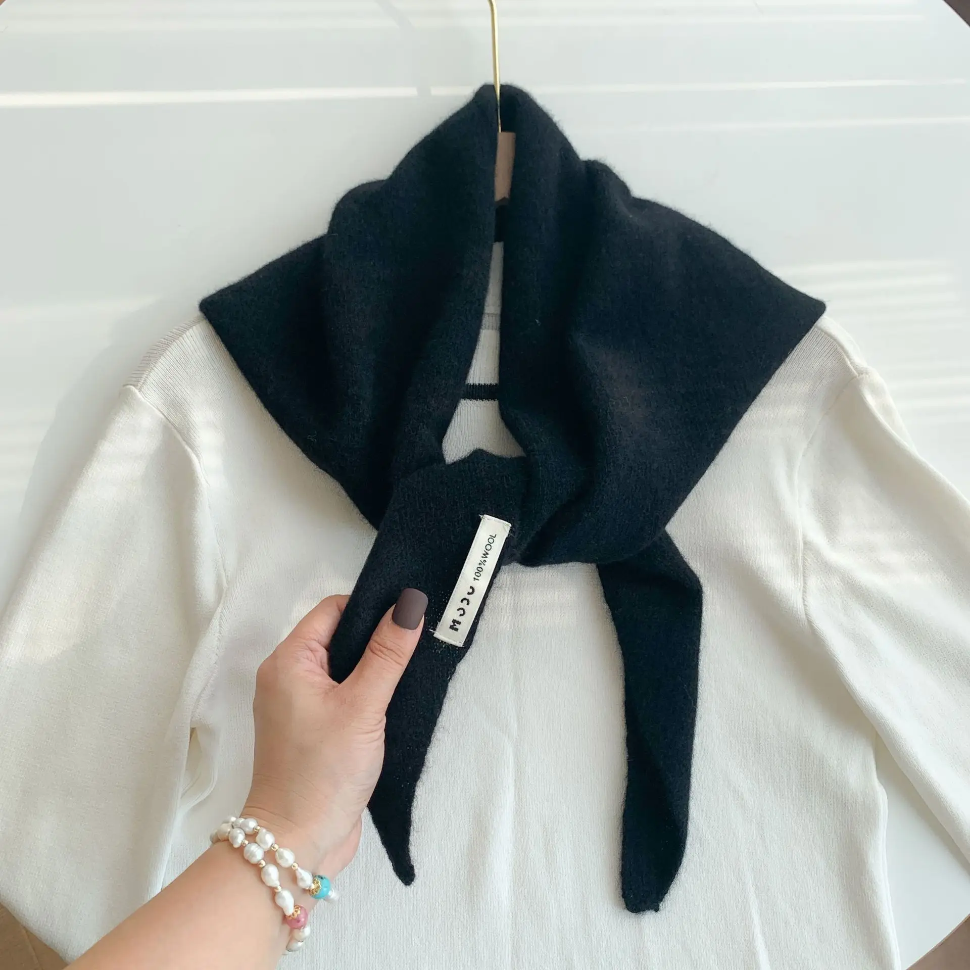 B black wool