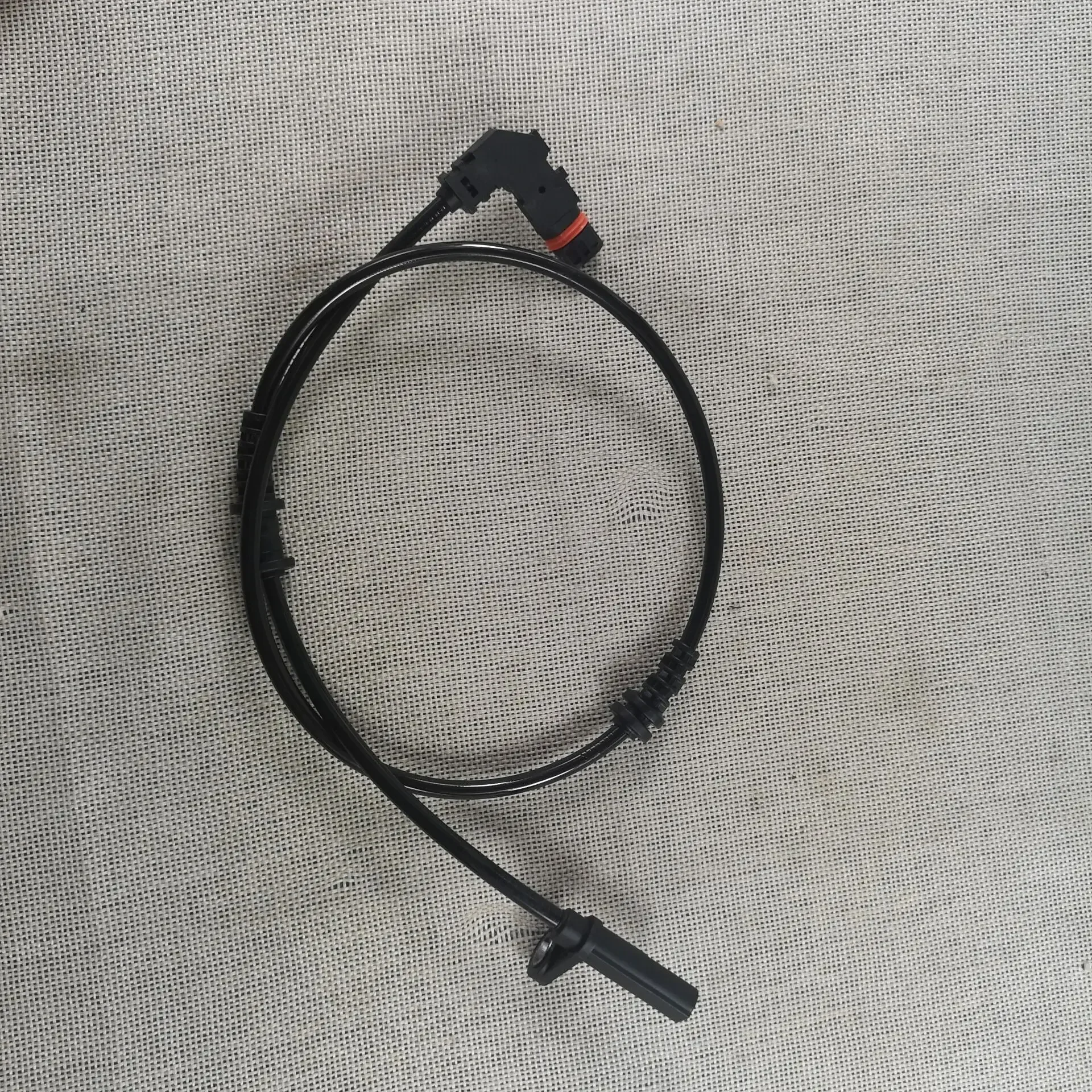 ABS Wheel Speed Sensor For C-Class S204 W204 C204 A2049057702 2049057702 2049052905 2049057900 0986594548 2045400317 auto speed sensor