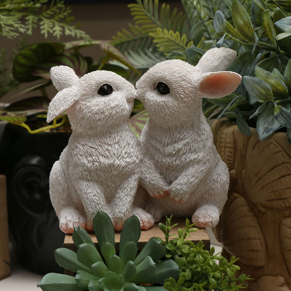 1 piece of kissing couple rabbit ornaments garden ornaments and courtyard accessories resin ornaments garden decoration resin handicraft ornaments resin ornament animal ornaments