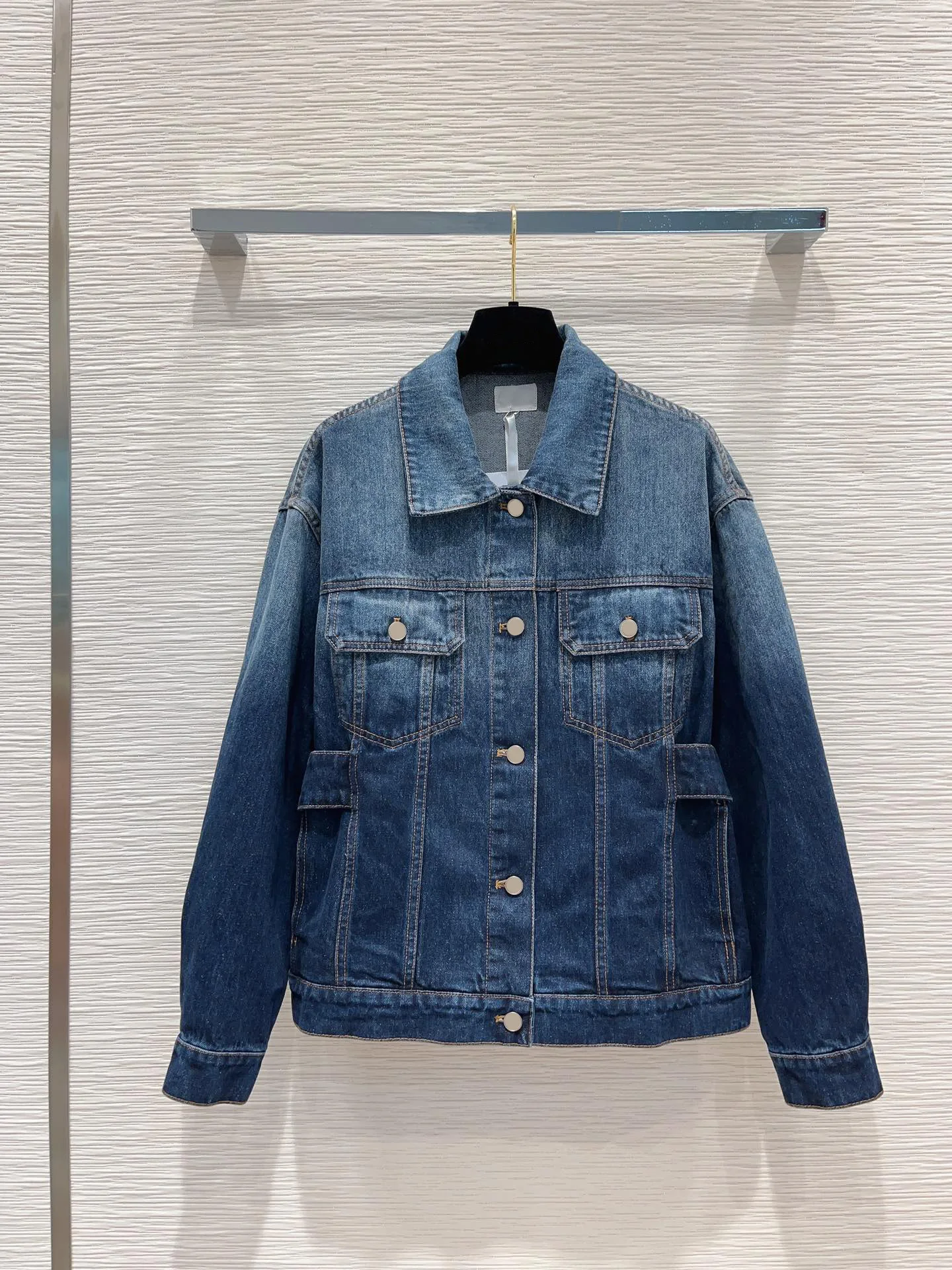 

2023 Early autumn new denim coat, using custom high-quality twill cotton washed denim fabric, fine texture, cotton feel natural