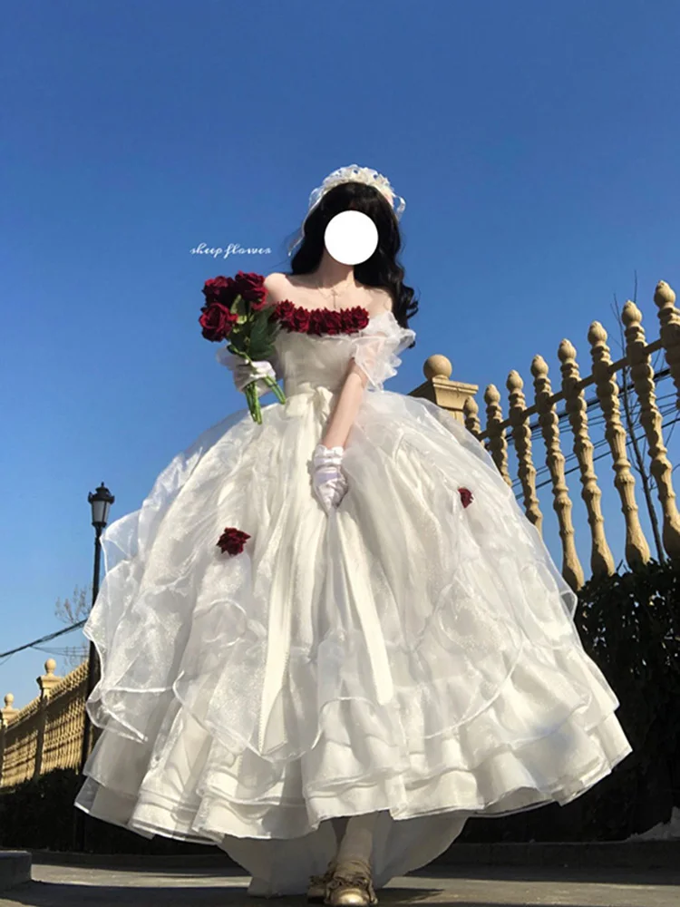 

Милое элегантное женское платье в стиле "Лолита" с цветами и сеткой для свадьбы