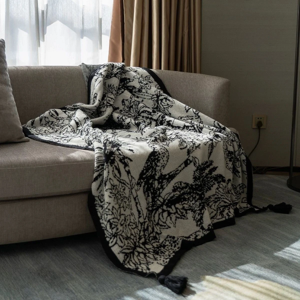 Knitted Blanket Black and White Sofa Living Room Casual Nap Covered Blanket Hotel Bed End Towel Decoration Home Textile - 3