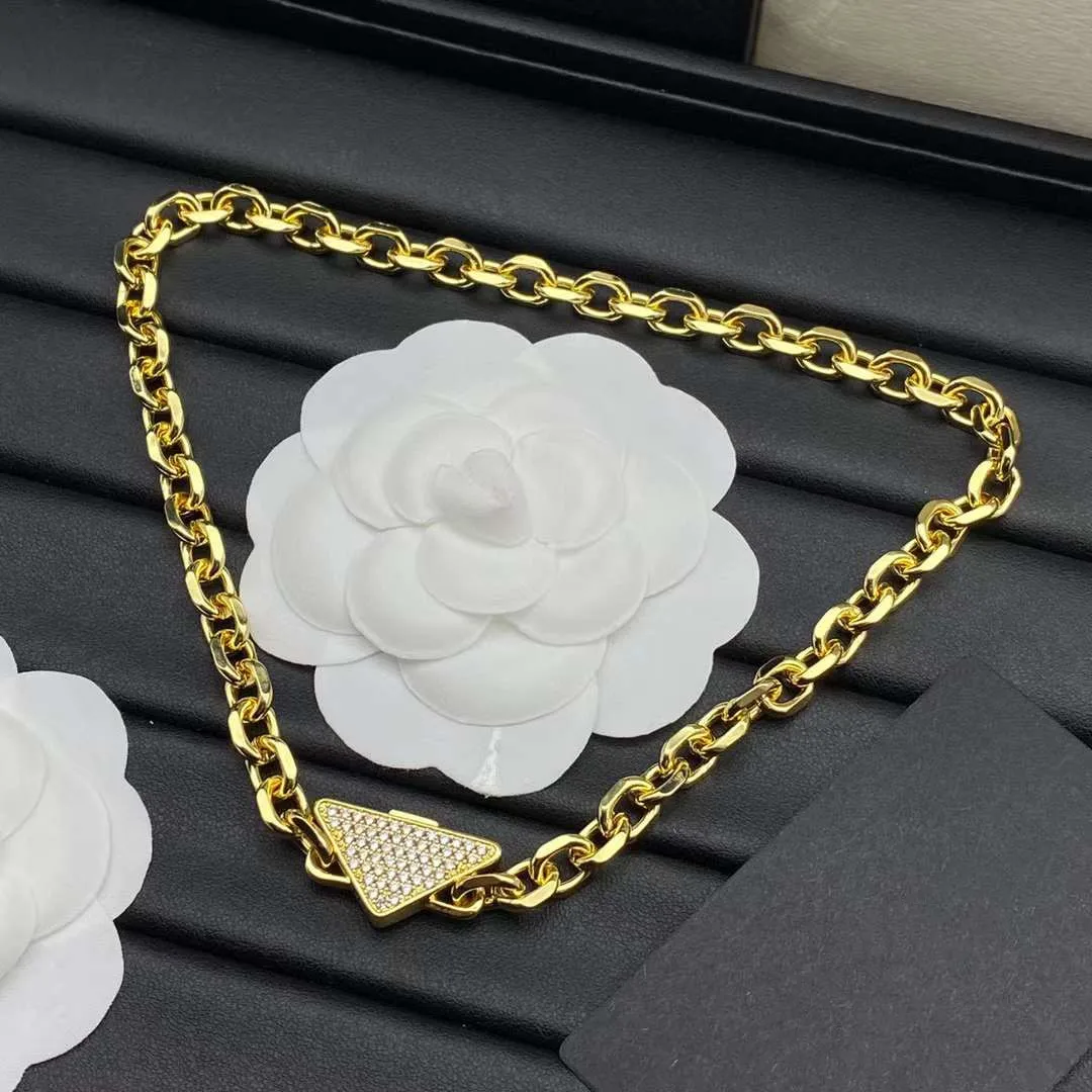

European and American fashion thick chain inlaid with zircon triangle bracelet