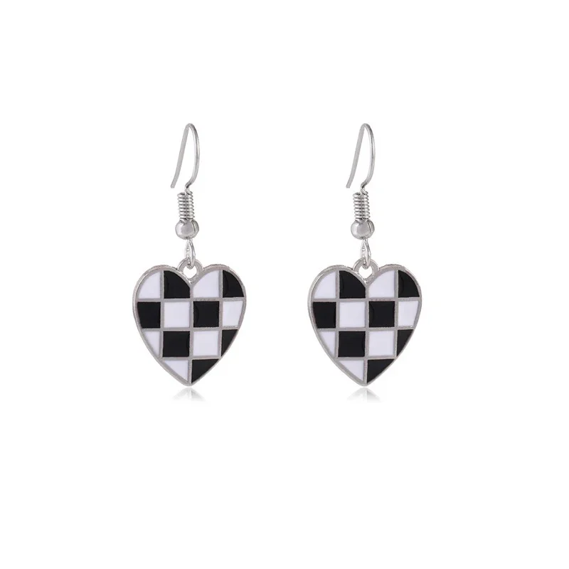 

Heart Shaped Checkerboard Dangle Earring for Women Black and White Enamel Jewelry Temperament Kids Christmas New Year Gift