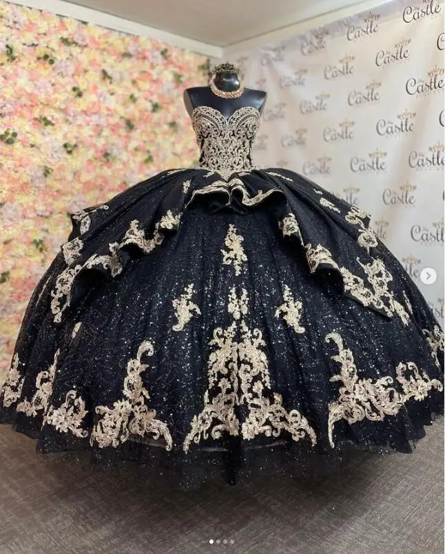 

ANGELSBRIDEP Mexican Girls Quinceanera Dresses Black Gold Applique lace-up corset Gillter Beaded Sequins Sweet 16 Pageant Gowns