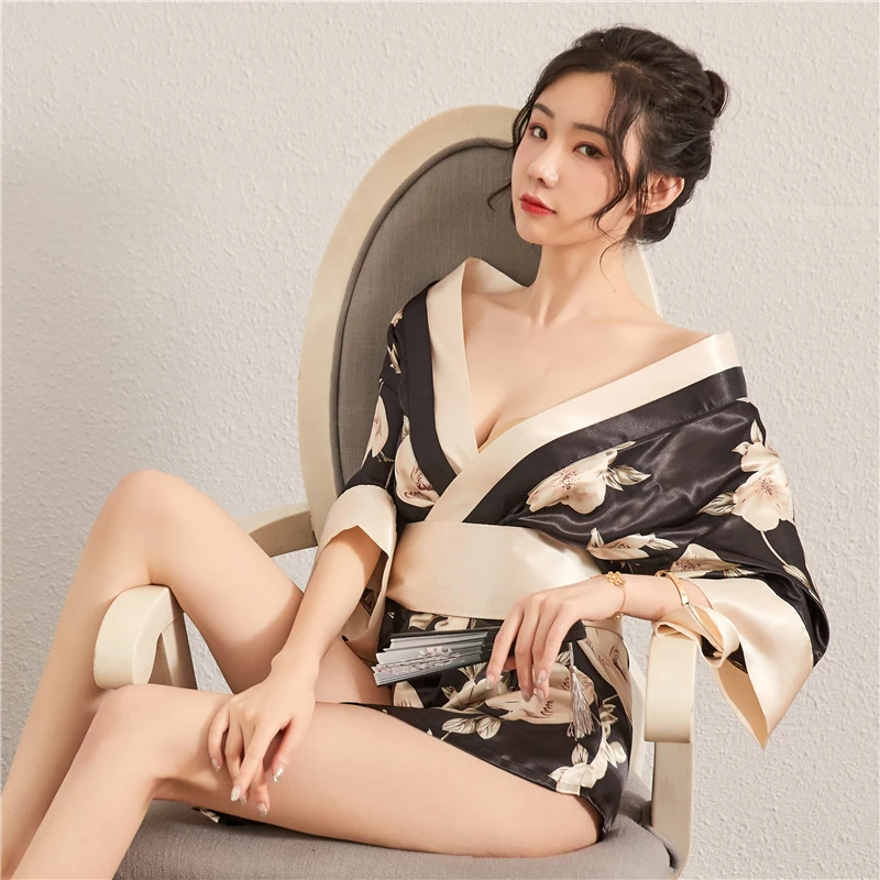 

Long Sexy Kimono Japanese Floral Woman Yukata Dress Women Kimono Dress Cosplay Yukata Traditional Cosplay Party Hallowee Costume