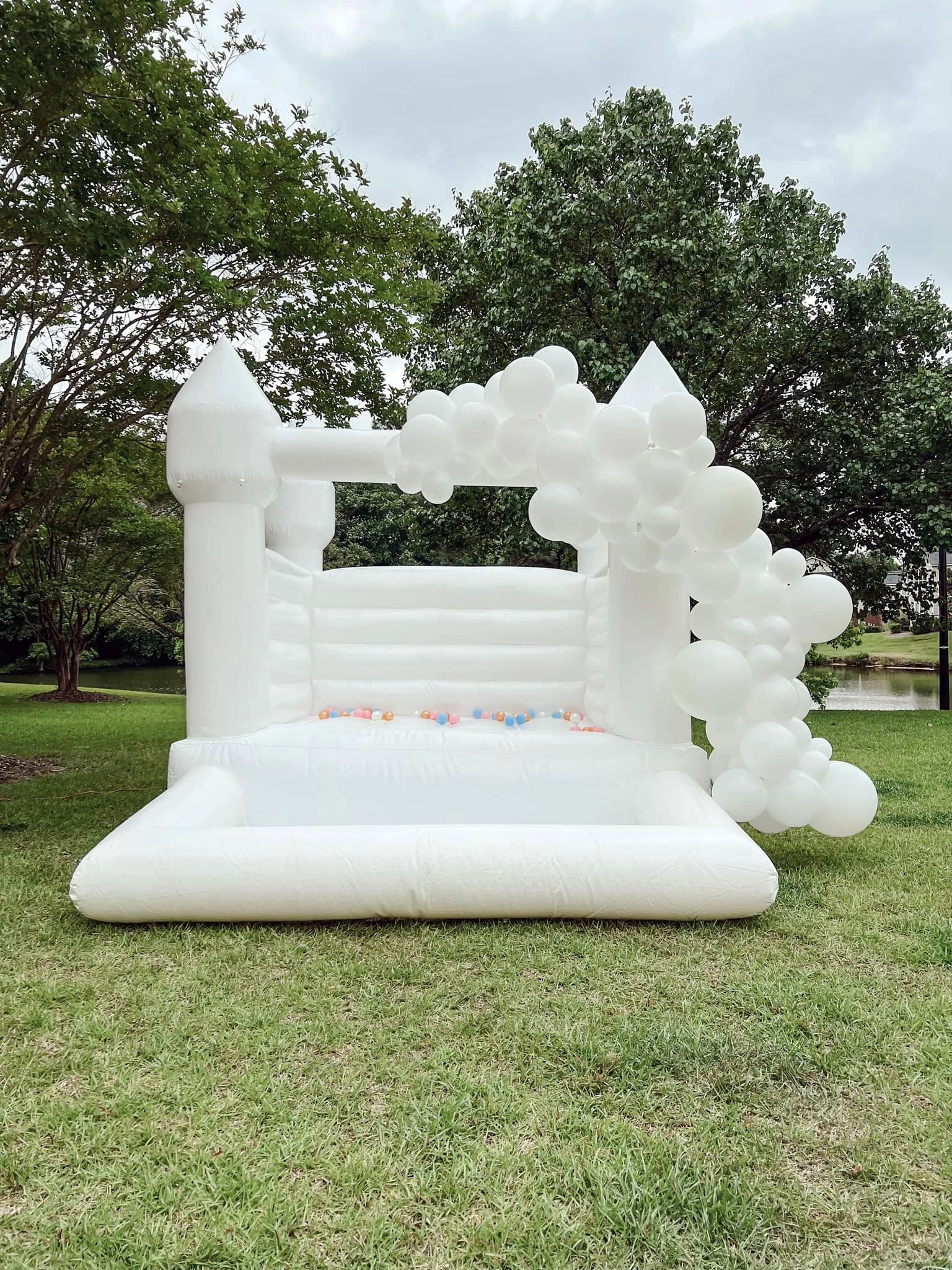 Mini White Color PVC Inflatable Bounce House Bouncy Castle with Water Pool Ball Pit 2
