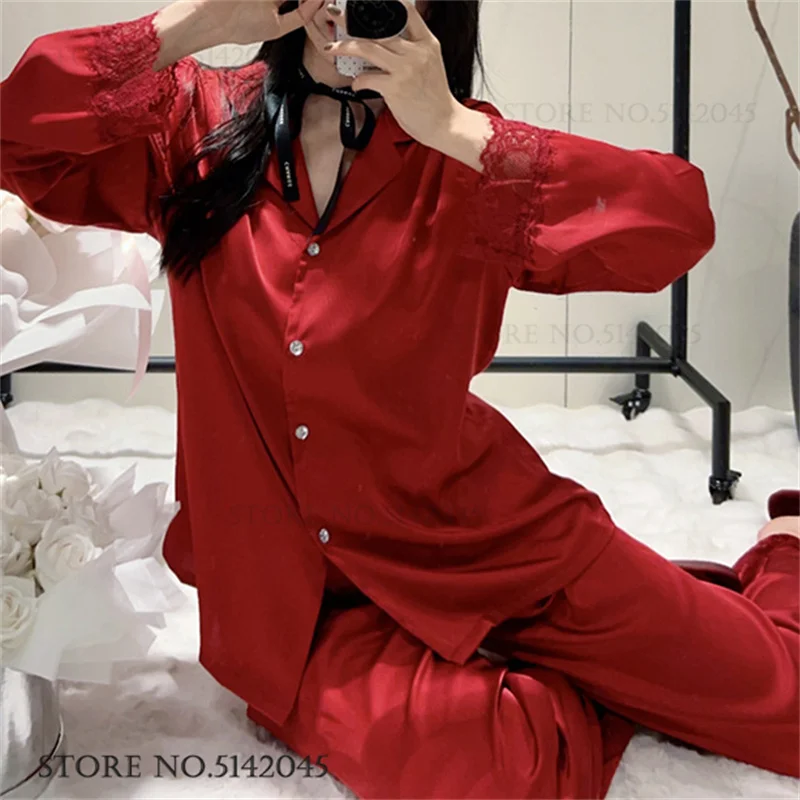 طقم بيجامة حرير عنابي دانتيل نسائي