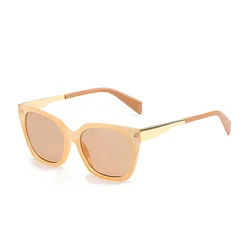 Luxurious Vintage Red Frame Sunglasses with Green and Gold Decorative Lens (Beige)