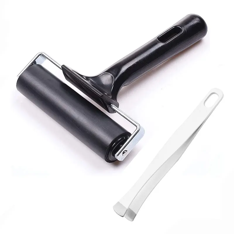 RouleaubrayerencaoutchoucetpincepilerEnbachensembledoutils