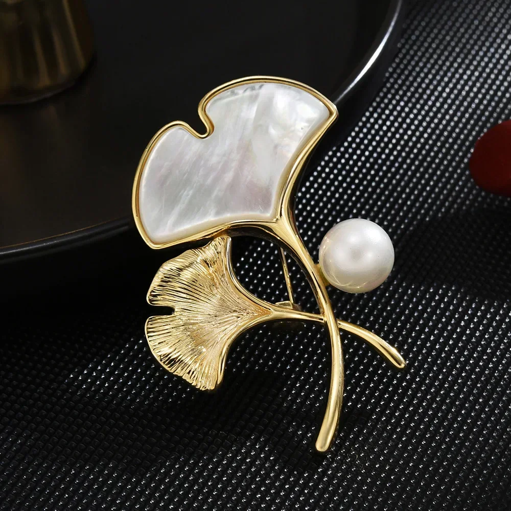 Fashion Shell Fresh Water Pearl Ginkgo Leaf Copper Brooches for Women Men Luxury Design Corsage Clothing Pins Accessories