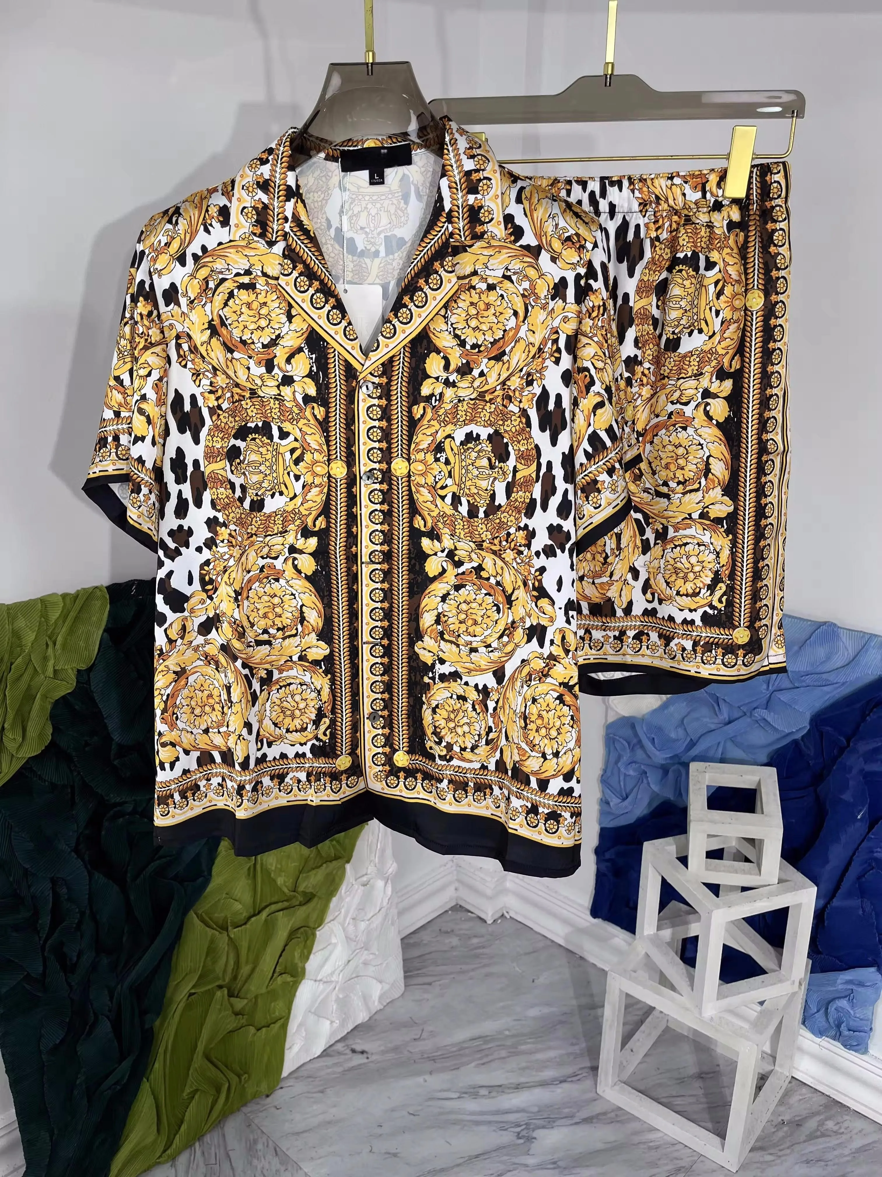 

Summer Holiday Style Chic Men's Casual Suits High Quality Leopard Print Short-sleeves Shirt + Beach Shorts Two Piece Set C657