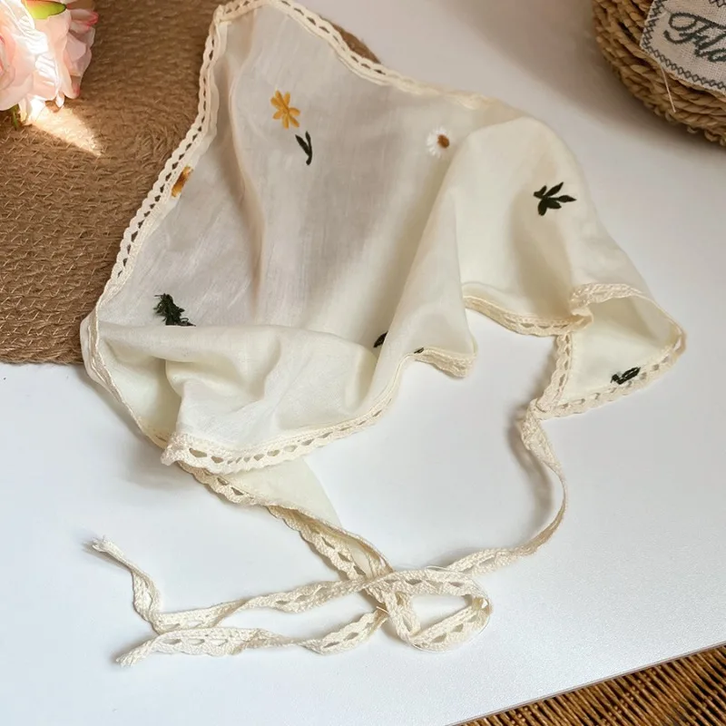 Gestrickte Stickerei Blumen Stoff Kopftuch für Frauen Süße Beige Dreieck Schal Mori Mädchen Stil Stirnband Sanfte Kopfbedeckung M – Detail 7