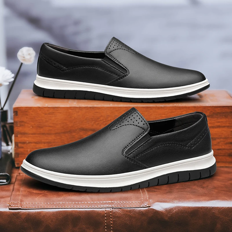 Genuine Leather Men Shoes Ultra-light Loafers Outdoor Moccasins Breathable Slip on Driving Shoes Leisure Man Walking Flats