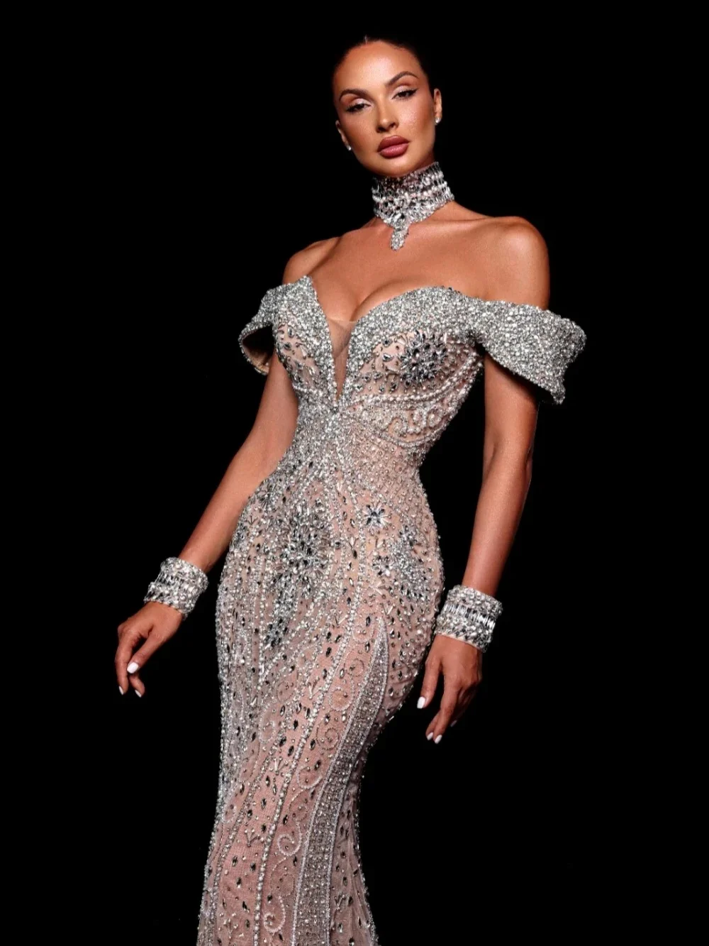 فساتين زفاف فاخرة من حجر الراين مطرز بالخرز فساتين...