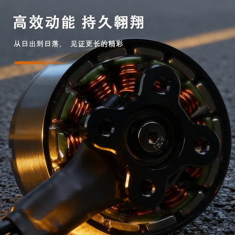 Trois micro moteurs brushless 400KV, 900KV et 1200KV alignés, parfaits pour drones FPV et quadcopters RC.