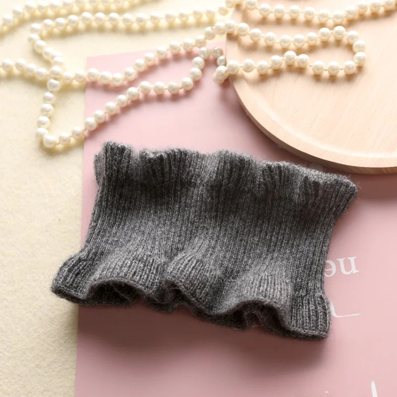 Medium gray [lace style]