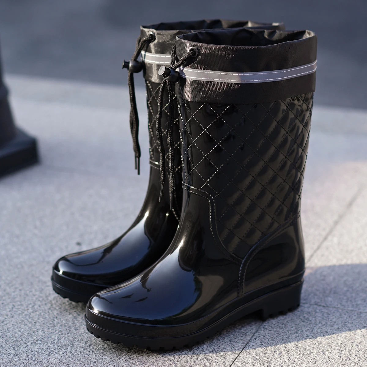 Modische und Minimalistische Damen-Regenstiefel mit Kordelzug und Engem Schaft, Wasserdicht und Rutschfest für Outdoor-Arbeit – Detail 3