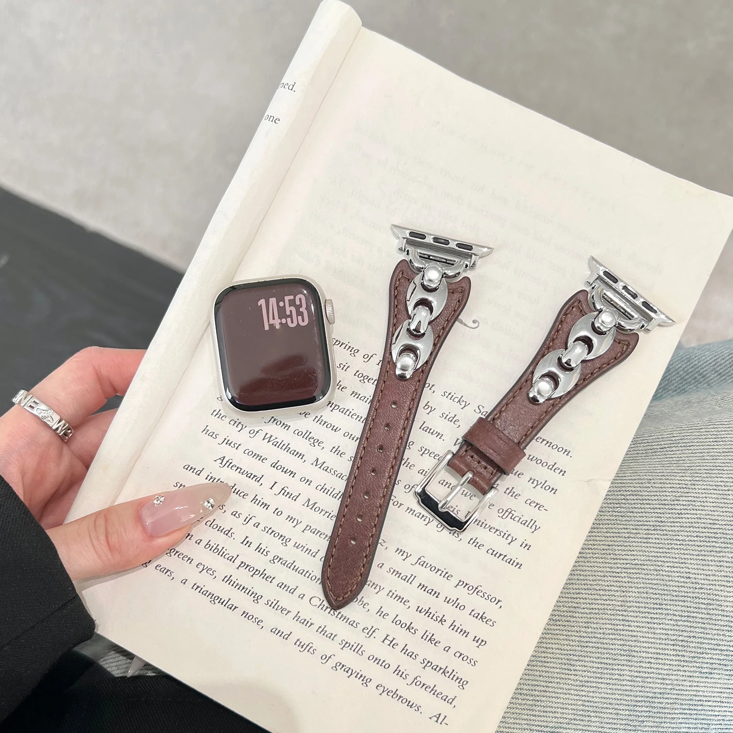 Premium Leather Watch Strap - Elegant and Fashionable Accessory