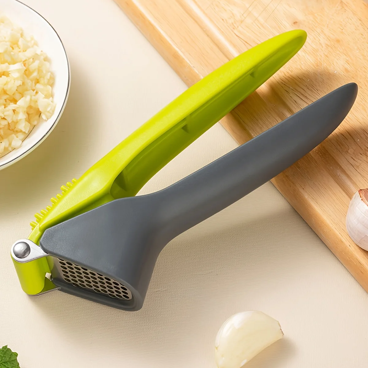 1pc Manual Garlic Press & Mincer - Efficient Garlic Crusher for Kitchen, Easy to Clean, Garlic Grinder, Kitchen Gadget