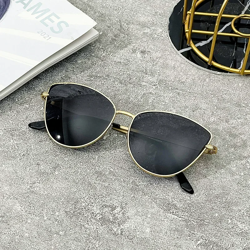 Small Vintage Cat Eye Men Sunglasses Metal Frame - Image 3