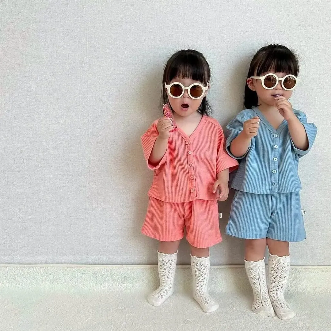 

2024 New Children Girl 2PCS Clothes Set V-collar Waffle Short Sleeve Coat Solid Loose Shorts Toddler Girl Outfit Baby Girl Suits