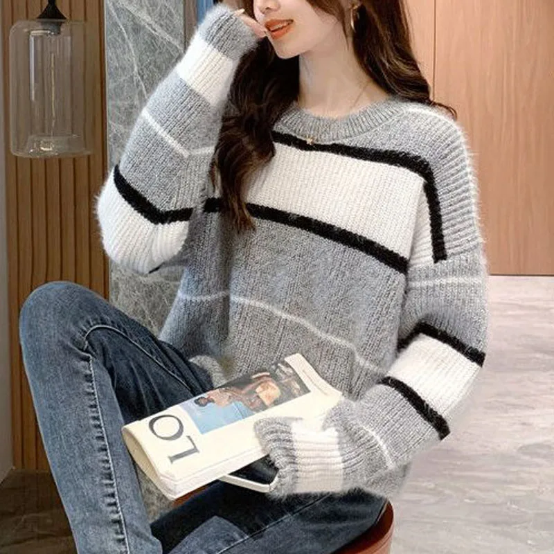 

New Autumn/Winter Fashion Korean Edition Spliced Stripe Round Neck Short Loose Versatile Foreigner Long Sleeve Women's Sweater