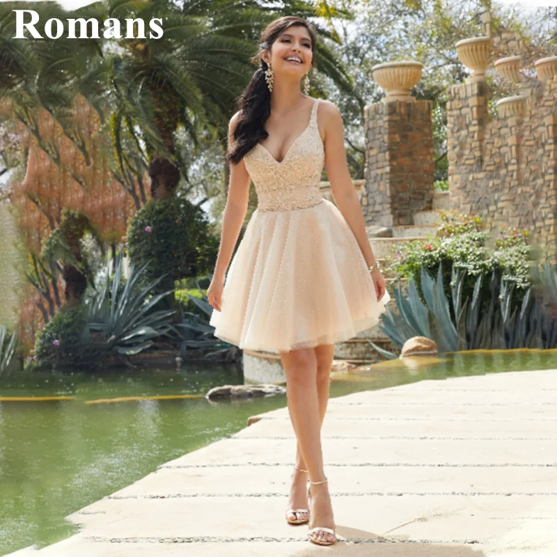 

Romans Champagne V-Neck Homecoming Dresses For Girl A-Line Appliques Backless Sleeveless vestidos para eventos especiales
