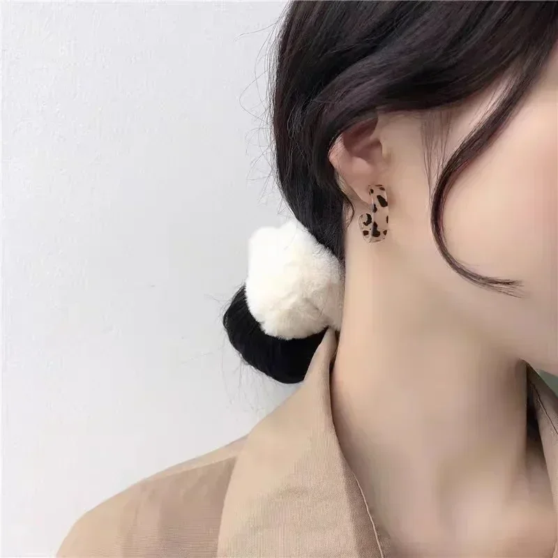 Retro Leopard Print Acrylic C-shaped Stud Earrings Women Vintage Versatile Hoop Earrings Jewelry Accessories Aretes De Mujer