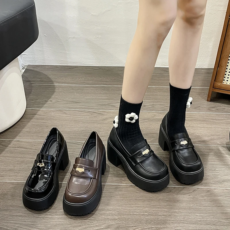 

Туфли женские на каблуке, лоферы с мехом, круглый носок, повседневные кроссовки, платформа, оксфорды, низкая подошва, черные, на осень