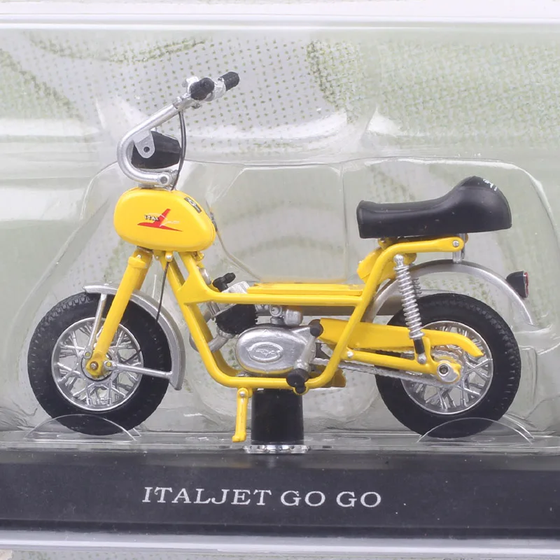 1/18 Scale Atlas Small Vintage Italjet Gogo 50cc 1968 Moped Model Bike Diecasts & Toy Vehicles Bicycle Motorcycle For boys Gifts boys classic 1 24 scale 1968 chrysler dodge charger r t fitted diecasts