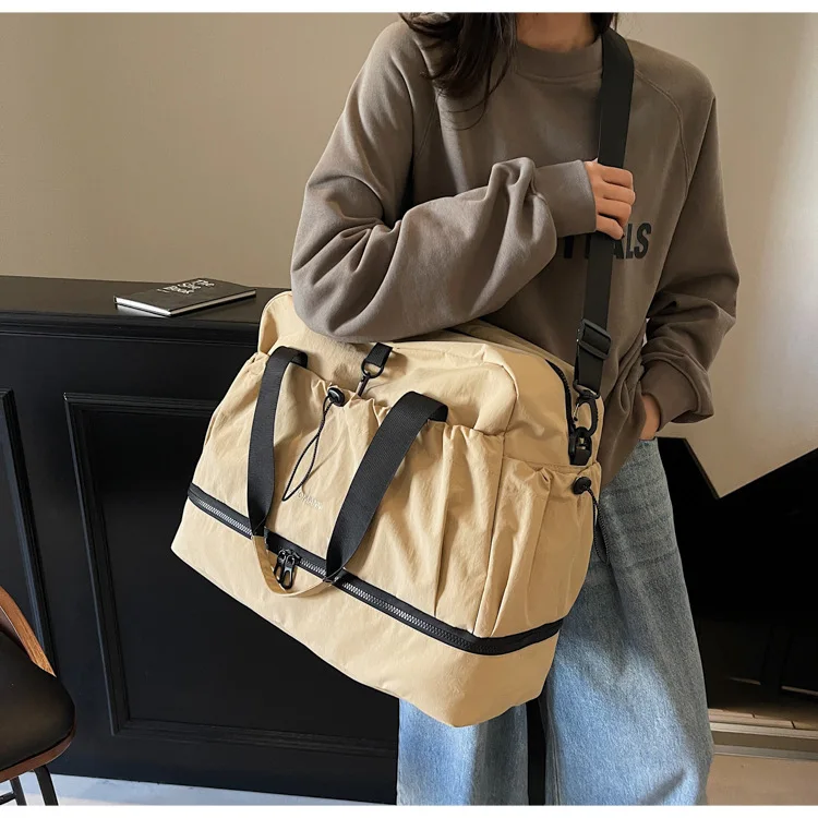 Large Travel Bag - Spacious, Lightweight & Durable. with Adjustable Strap & Pockets. Perfect for Travel & Commute Сумка Женская