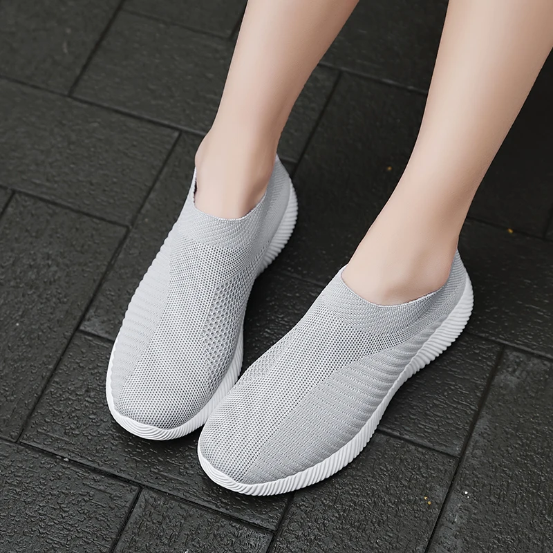 Women's Solid Color Sneakers 2