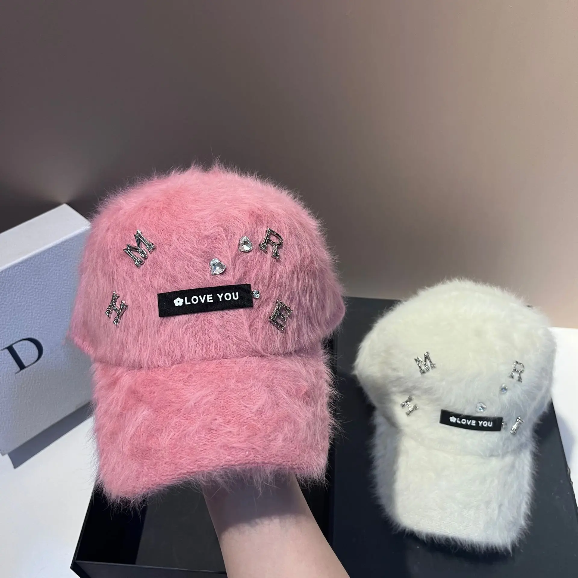 Winter Neue Warme Alter Reduktion Kaninchen Feder Baseball Kappe Mode Brief Gesicht Kleine Kappe Outdoor Casual Hut Weibliche_voghion.com