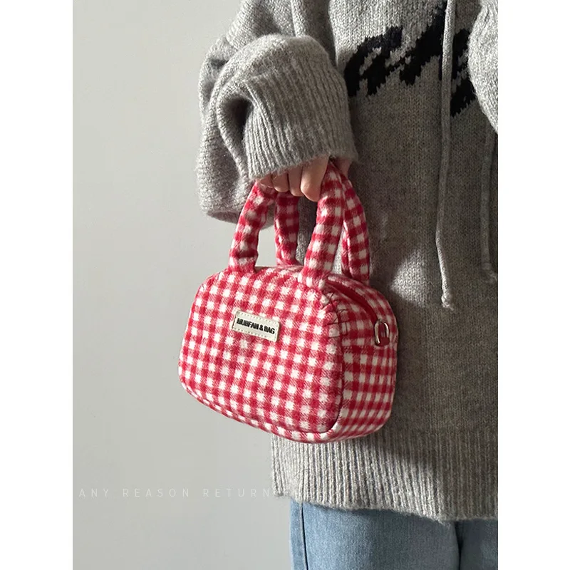 Autumn And Winter Sweet Cool Crossbody Bag For Women 2025 New Versatile Red Checkered Plush Cute Christmas Handheld Shoulder Bag