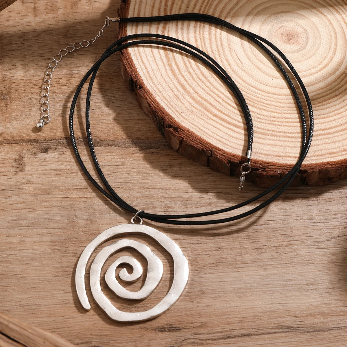 Ethnic Creative Large Spiral Shell Pendant Necklace Women Goth Adjustable Leather Wax Thread Chain Holiday y2k Jewelry Accessories_voghion.com